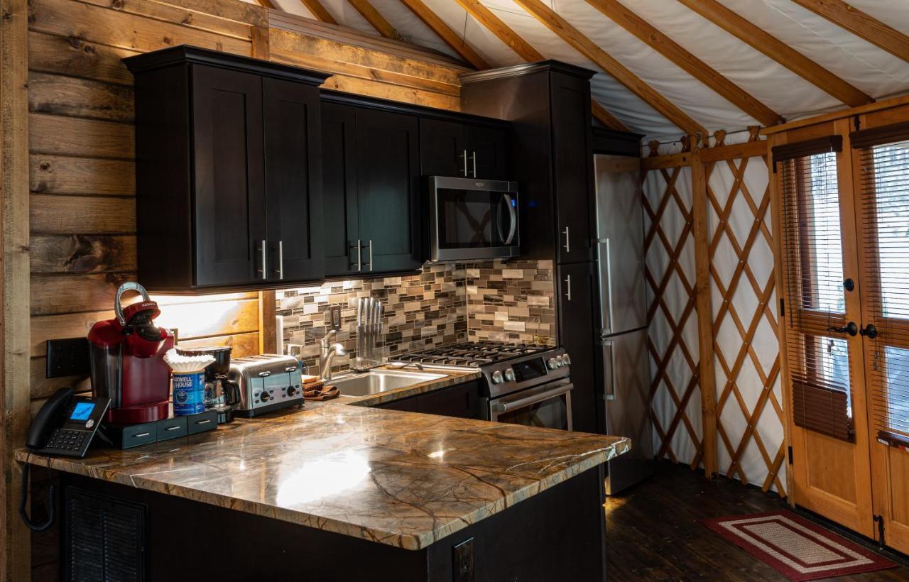 Villa Tranquil Haven Luxy Yurt - Creekside Glamping With Private Hot Tub Topton Esterno foto