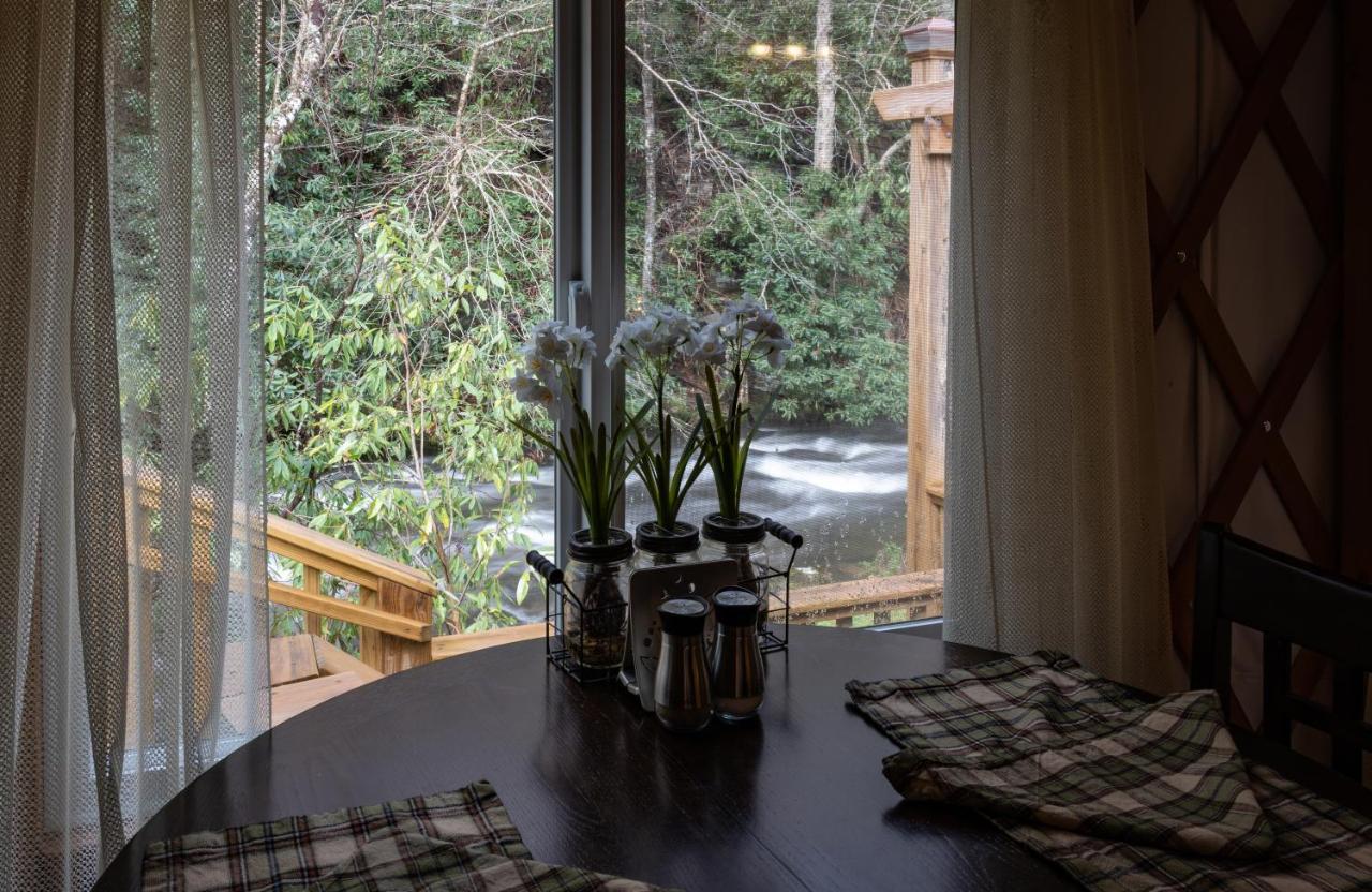 Villa Tranquil Haven Luxy Yurt - Creekside Glamping With Private Hot Tub Topton Esterno foto